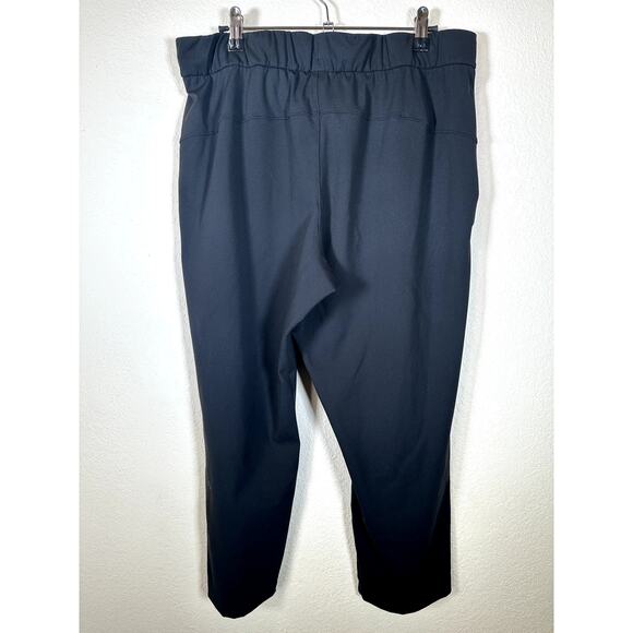 Lululemon Women’s Size 10 Black Crop Leggings With Side Pockets Mid/High Rise - Picture 2 of 11